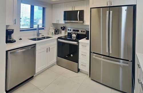 Mid Island Condo | Seaside 207 | Gulf-Front, Modern Updates + Steps To The Sand