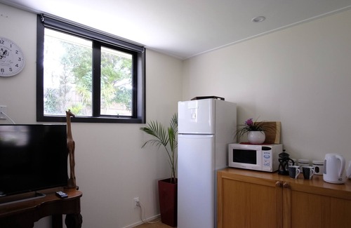 Miramar Apartment | Seaside apartment 5 mins from Weta cave & Wellington airport.