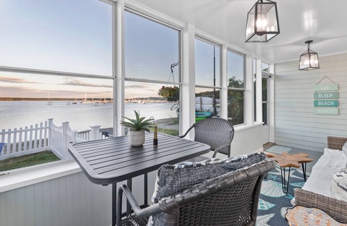 Warwick Apartment | Seaside Apartment in New England Victorian-2 Bedrooms/1 Bath