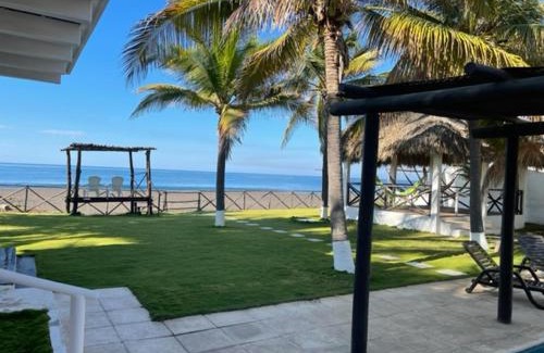 El Hawaii House | Seaside Beach House, Monterrico