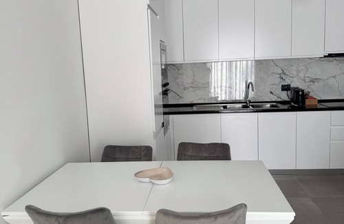 Sakës Apartment | 🌊 Seaside Bliss Awaits You! 🏡✨nnEscape to your perfect beach gateway