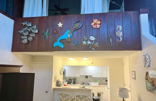 Bolongo Bay Condo | Seaside Blue Hosted by Shilpi Singh