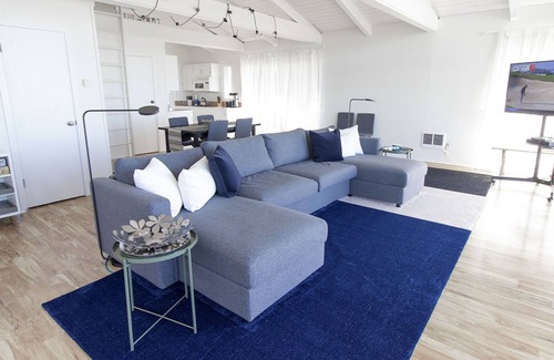 Bandon House | Seaside Bungalow: A Serene Oceanfront Retreat with Private Steps to the Beach