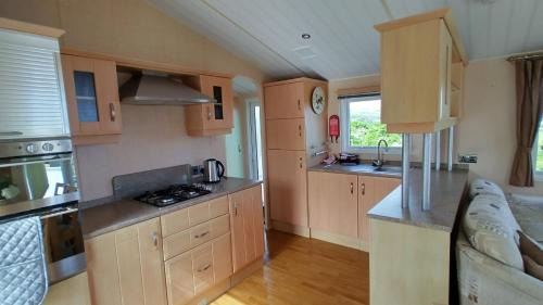 Curragh Ski Chalet | Seaside chalet in Ardmore with breathtaking views