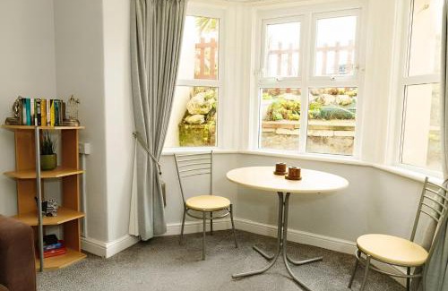 Llandudno Apartment | Seaside Charm 1BR Coastal Retreat in Wales