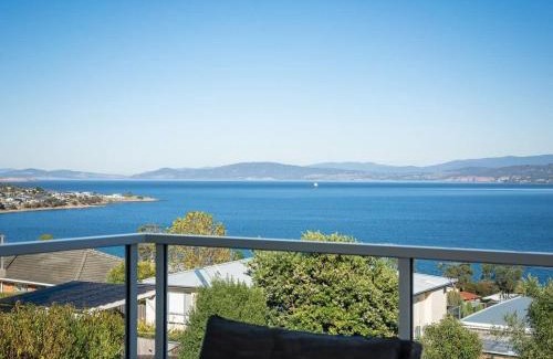Howrah House | Seaside Chic Villa with Breathtaking Ocean Views