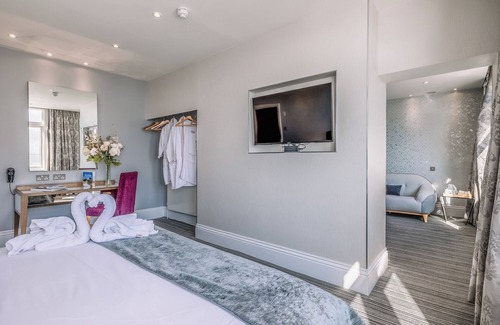 Westcliff-on-Sea Hotel | Seaside Comfort Near Southend Pier – Walk to the Beach, Restaurants & Attraction