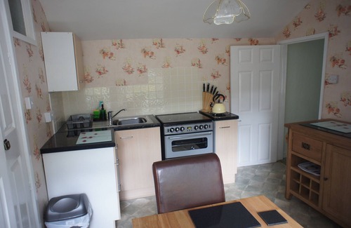 Llanfairfechan Cottage | Seaside Cottage, Dogs Welcome - good walks, by beach & Snowdonia National Park