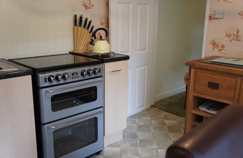 Llanfairfechan Cottage | Seaside Cottage, Dogs Welcome - good walks, by beach & Snowdonia National Park