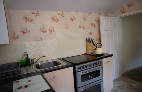 Llanfairfechan Cottage | Seaside Cottage, Dogs Welcome - good walks, by beach & Snowdonia National Park