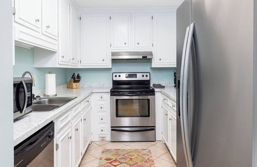 Twin Oaks House | "Seaside Cottage" Secluded cottage short walk to beach in Wild Dunes