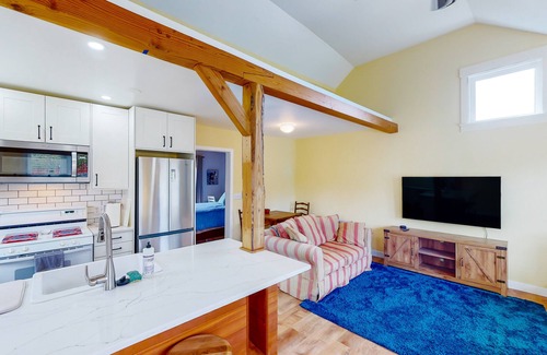 Newport House | Seaside cottage with deck, washer/dryer, full kitchen, & great location