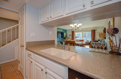 Harbor Oaks Condo | Seaside Cottage With Water Views!