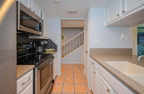 Harbor Oaks Condo | Seaside Cottage With Water Views!