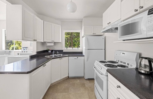 Saanich Cottage | Seaside Country Cottage