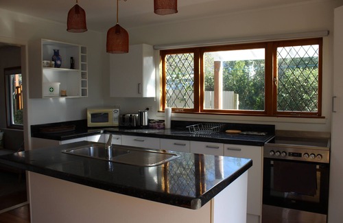 Surfdale House | Seaside Diamond - 5 minutes' drive to the popular Oneroa Village/Palm Beach