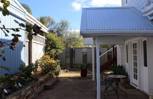 Surfdale House | Seaside Diamond - 5 minutes' drive to the popular Oneroa Village/Palm Beach
