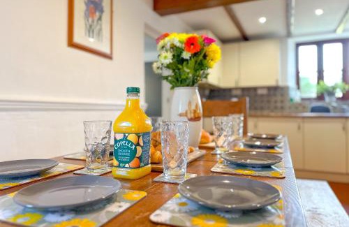 Kewstoke House | Seaside-Dog Friendly-Country Cottage-w log burner