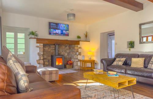Kewstoke House | Seaside-Dog Friendly-Country Cottage-w log burner