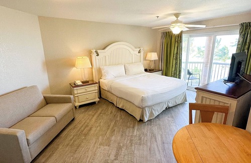 Crystal Harbour Resort | Seaside Dream! Amazing Island View Room w/1 Queem Bed, Outdoor Pool