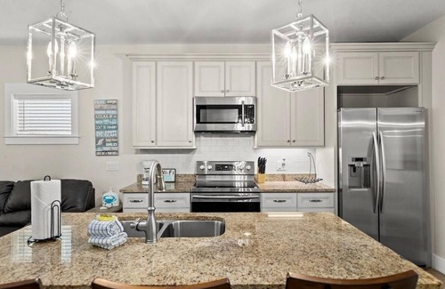 El Centro Beach House | Seaside Elegance: Luxury Retreat w/Golfcart
