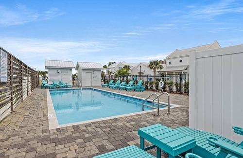 El Centro Beach House | Seaside Elegance: Luxury Retreat w/Golfcart
