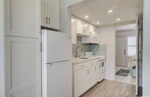 Crescent Beach Condo | Seaside Elegance Your Coastal Getaway