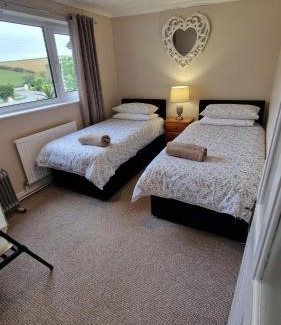 Cylch-Y-Garn House | Seaside Escape at Ty Bugail - Holyhead