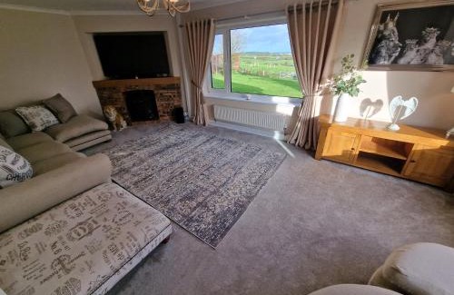 Cylch-Y-Garn House | Seaside Escape at Ty Bugail - Holyhead