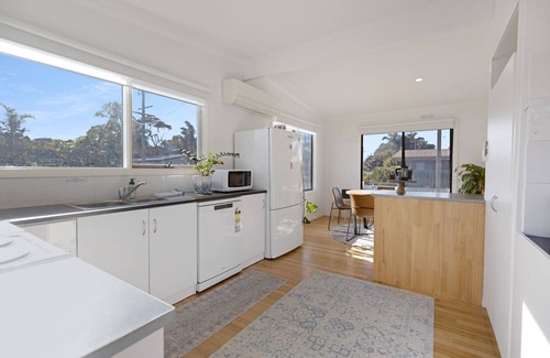Lakes Entrance House | Seaside Escape - Morning swims & salt-kissed air, part of your daily routine