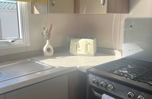 Cayton Bay Cabin | Seaside Escape - Cayton Bay Cabin