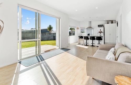 Ruakaka House | Seaside Escape - Ruakaka Holiday Home
