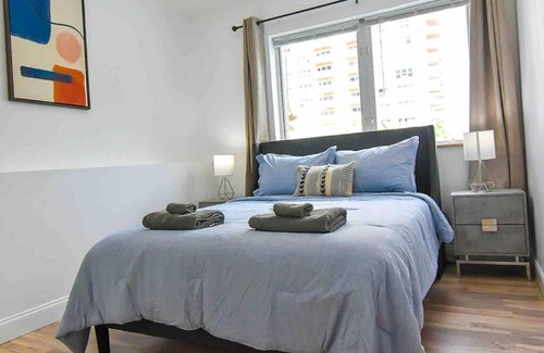Birch Park Finger Streets Apartment | Seaside Escape Steps to Beach, Dining, Shopping and Las Olas!