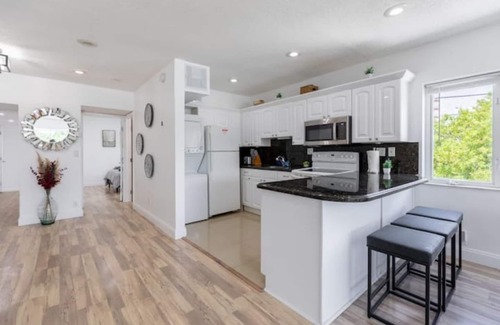 Birch Park Finger Streets Apartment | Seaside Escape: 1 Min to Beach, Park, Dining, Shopping & More!n