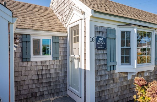 Yarmouth Cottage | Seaside Escape at The Beach Cottage