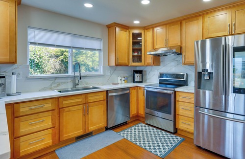 Eureka House | Seaside Eureka Vacation Rental w/Bay Views!
