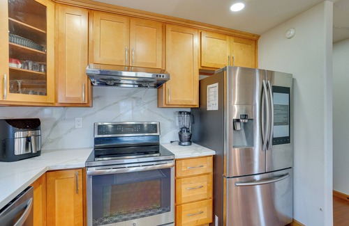 Eureka House | Seaside Eureka Vacation Rental w/Bay Views!