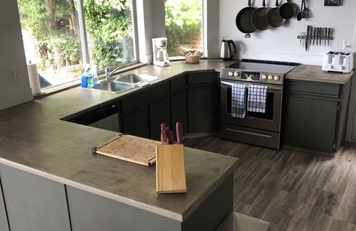 Regional District of Nanaimo House | Seaside Getaway - Steps Away From the Water
