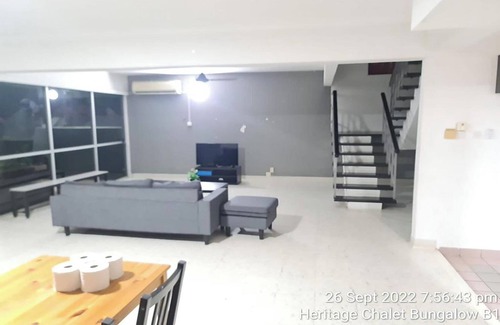 Pasir Ris House | Seaside Glamping @ Heritage Chalet