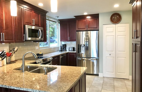 Yellow Point House | Seaside Haven at Inn of the Sea