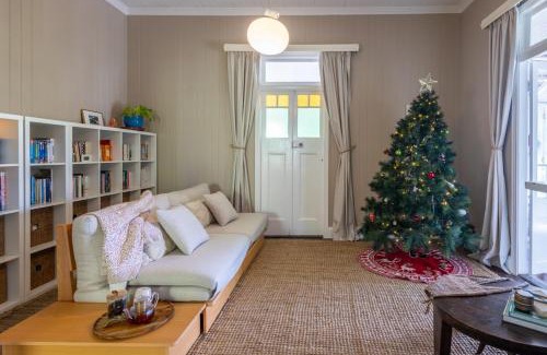 Wynnum House | SEASIDE HAVEN Luxe Four BR Oasis with Plunge Pool
