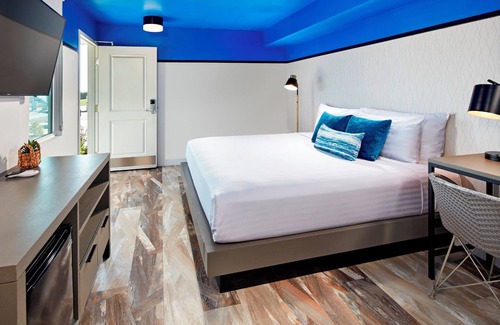 Pacific Beach Hotel | Seaside Haven Perfect for Relaxing Beach Getaways | Perfect for Couple