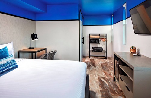 Pacific Beach Hotel | Seaside Haven Perfect for Relaxing Beach Getaways | Perfect for Couple