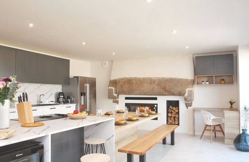 Kerlouet Villa | Seaside heated pool villa for 8 people.
