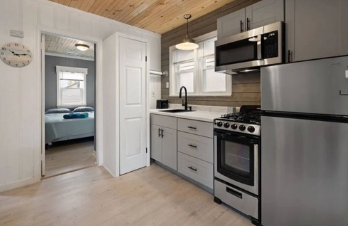 Seaside Heights House | SEASIDE HEIGHTS COTTAGE- BACK UNIT, 2 BEDROOMS, 1 BATH, SLEEPS 6