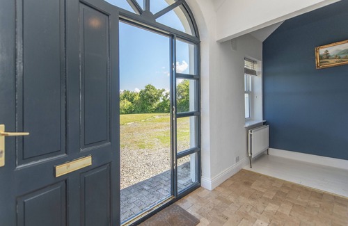 Doorus House | Seaside hideaway, Burren views, Kinvara, Galway