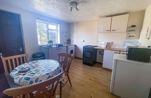 Great Yarmouth Cottage | Seaside holiday cottage by the beach in beautiful Hemsby, Norfolk ref 99006J