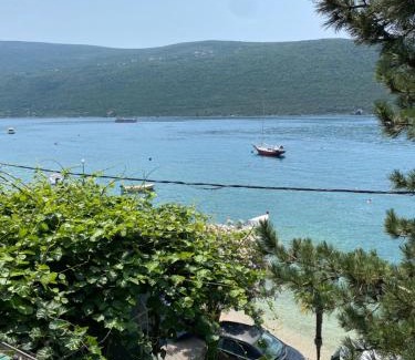 Kumbor House | Seaside Holiday Home Maksim