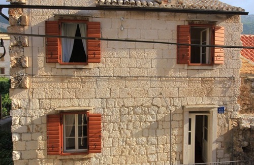 Komiza House | Seaside holiday house Komiža, Vis (K-3469)