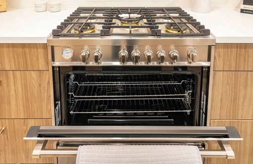 Half Moon Bay House | Seaside Home: Modern Retreat with Breathtaking Views and Beachside Charm